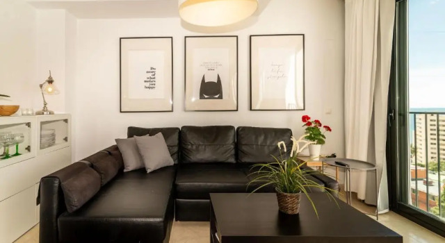 Torreblanca 4BDR Townhouse with Stunning Views, Забронировать Отель Отели Фуэнхирола с парковкой, рядом с Пляж Лос-Боличес, Парковка
