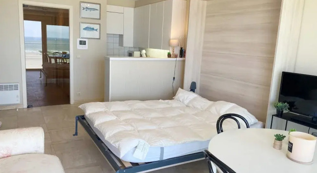 Beachside Stay With Views