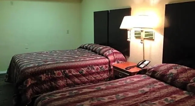 Четырёхместный номер Standard Knights Inn Fort Worth