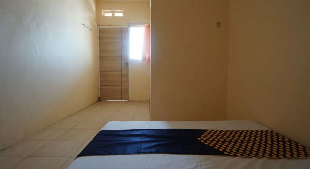 Номер Economy Hotel O Homestay Bu Sun SyariahNearTaman Rekreasi & Pemandian Taman Suruh