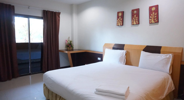 Chanprasert House, Varaa Hotelli Hotellit North-Eastern Thailand pysäköinnillä, Pysäköinti