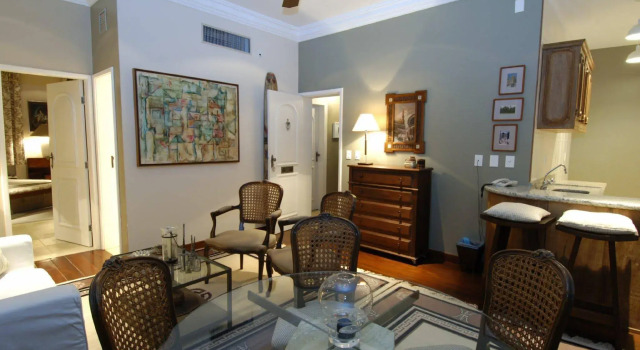 A Casa das Portas Velhas