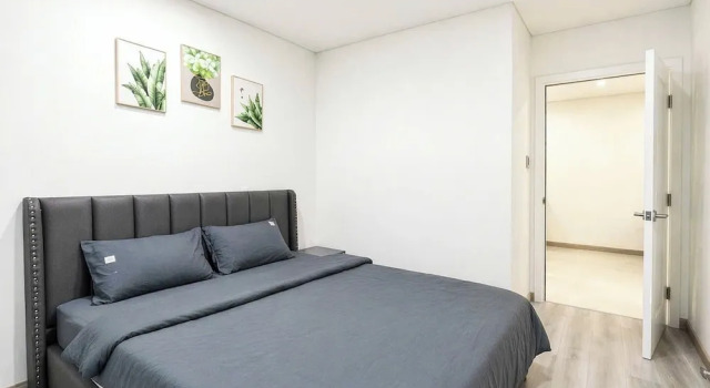 Апартаменты с 2 комнатами с балконом и с видом на реку Monarchy Luxury Serviced Apartments - By Charm Homestay Vietnam