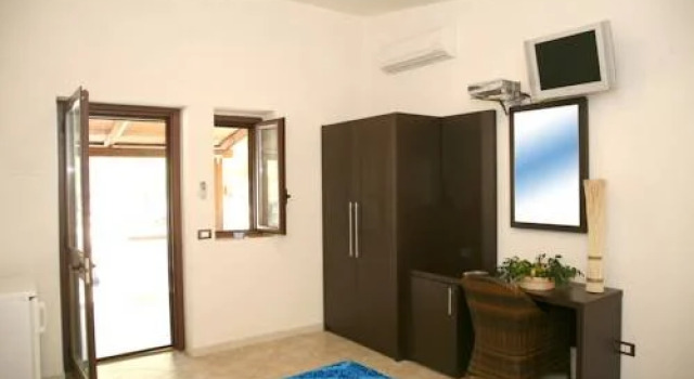 Centro Vacanze Oriente, Rezerwuj Hotel Hotele w Foresta Umbra z basenem, Basen