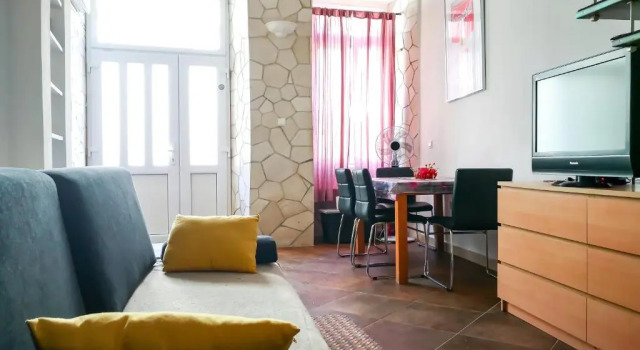 Апартаменты с 2 комнатами Munroe Apartment