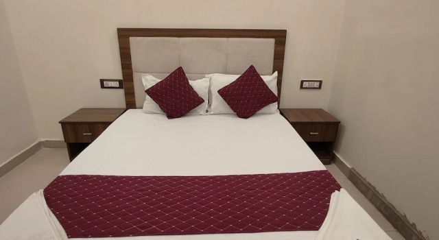 OYO 43474 Hotel Blue Sky, Забронировать Отель Отели штата Махараштры 3 звезды, 3*