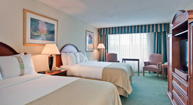 Четырёхместный номер Standard Holiday Inn