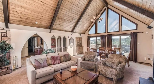 Harper Haus - Four Bedroom Cabin with Hot Tub