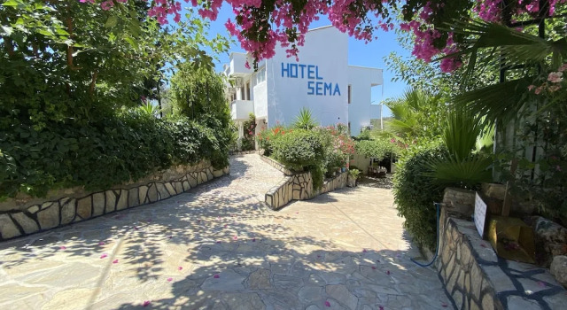 Трёхместный номер Standard с балконом Hotel Sema