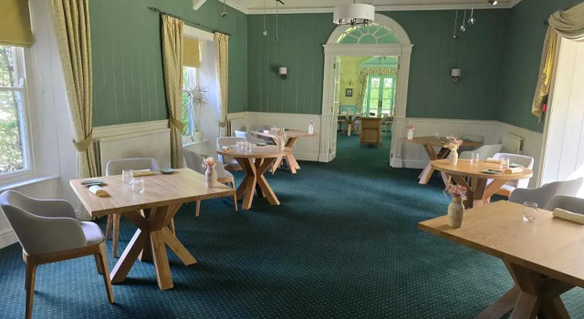 Tyddyn Llan Restaurant with Rooms, Varaa Hotelli Hotellit North Wales pysäköinnillä, Pysäköinti