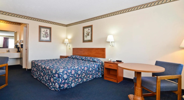 Americas Best Value Inn Grain Valley At I-70, Book Hotel Hoteller i Grain Valley med pool, Swimmingpool