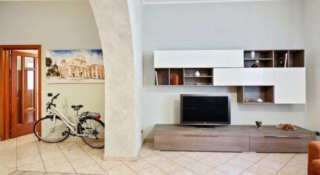 Апартаменты с 2 комнатами с балконом Central Balcony Apartment
