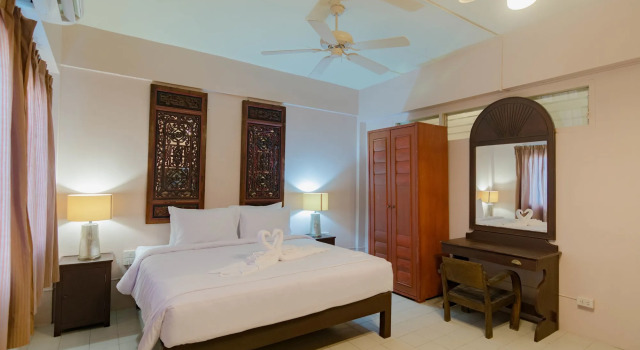 C207 Rooftop Pool & King Bed, Walk to Surin Beach, Забронировать Хостел Хостелы Сурин-Бич, рядом с Торговый центр Plaza Surin, Хостел