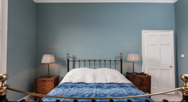 Central, Spacious 3BR Edinburgh Flat For 6, Забронировать Отель Эдинбург Midlothian, рядом с Национальный музей Шотландии