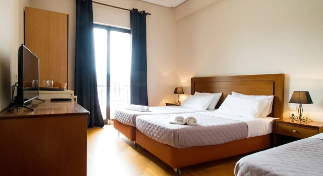 Апартаменты с балконом и с видом на сад Stone Palace Hotel Near Athens Airport Free Shuttle From and to Athens Airport