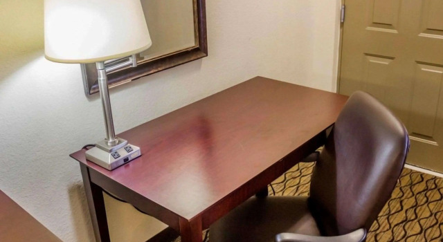 Четырёхместный номер Standard Quality Inn Waterbury East