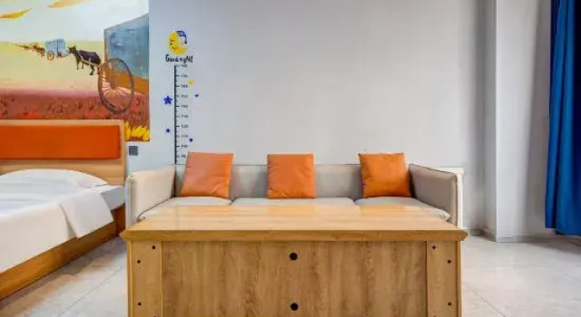 Люкс Deluxe Home Inn Baiyun Hotel (Manzhouli Matryowa Plaza Wanda Branch)