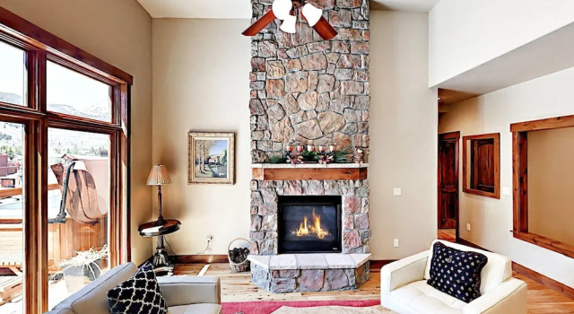 Sleek 3br, 3ba W/hot Tub, 3 Patios, Mountain Views 3 Bedroom Condo