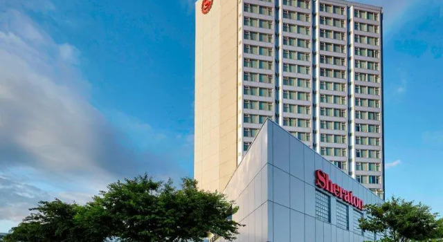 Двухместный номер Standard с красивым видом из окна Sheraton Vancouver Guildford Hotel