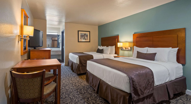 Четырёхместный номер Standard Best Western Regency Inn & Suites