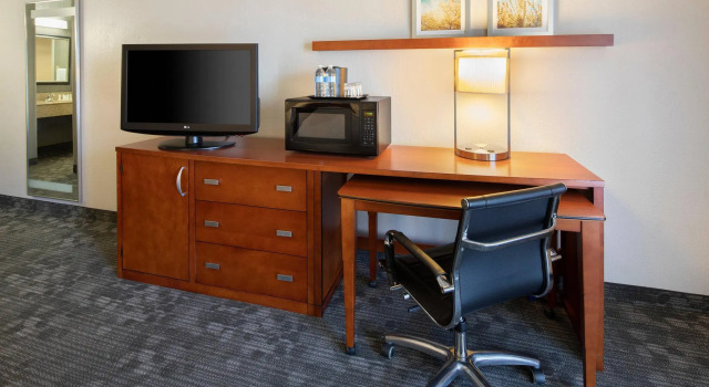 Четырёхместный номер Standard Courtyard by Marriott Addison Midway
