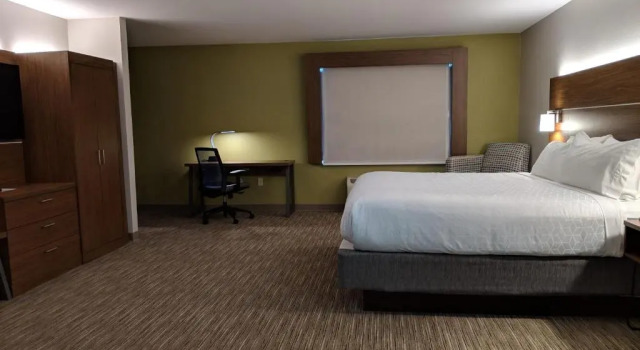 Люкс Holiday Inn Express Hotel & Suites Claypool Hill -Richlands Area by IHG