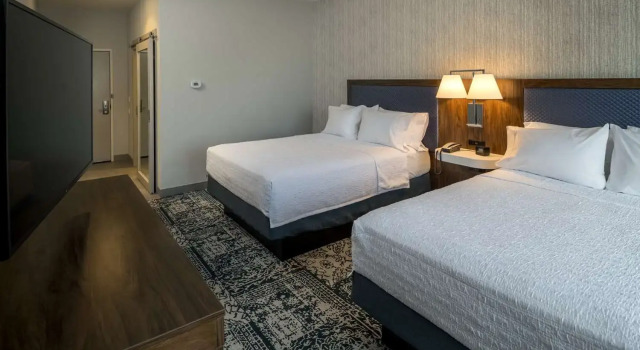 Четырёхместный номер Standard Hampton Inn & Suites Huntington Downtown, Ny