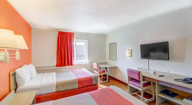 Четырёхместный номер Standard Motel 6-Wichita, KS