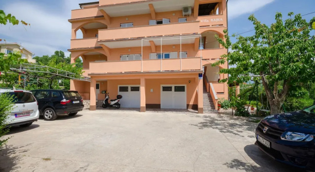 Apartments Rajka, Prenota Appartamento Hotel a Isole Quarnerine con parcheggio, Parcheggio