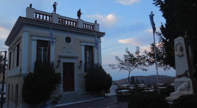 Vourkari-bay 1, Prenota Hotel Vourkarion 