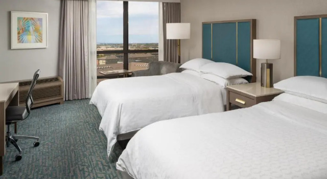 Четырёхместный клубный номер Standard Sheraton Dallas Hotel by the Galleria