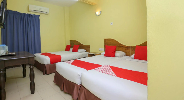 Люкс Oyo 90162 Aj Hotel