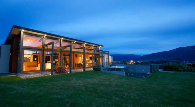 Коттедж Mt Gold Retreat - Sleeps 8 - Spa Pool - Tennis Court