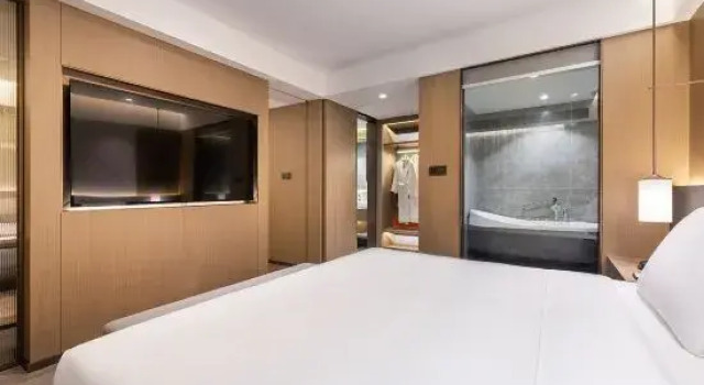 Люкс Executive Novotel Xian The Bell Tower-Walking Bell Tower and Musilim Street
