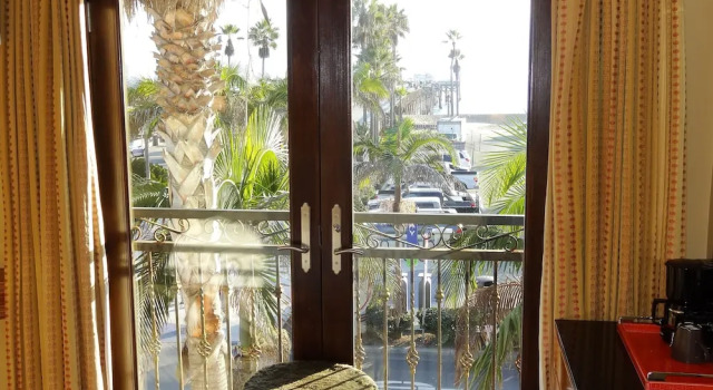 Люкс с балконом и с видом на океан Balboa Inn, On The Beach At Newport