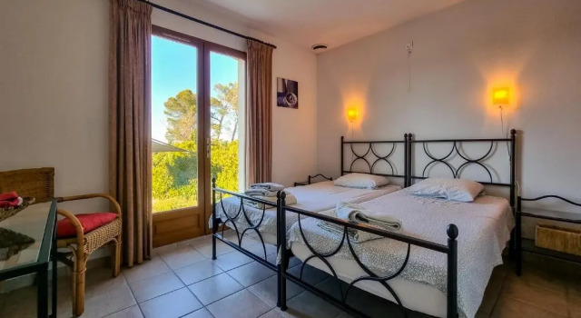 Le Jumeau, Book Hotel Escales Aude