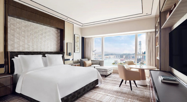 Двухместный номер Deluxe с видом на гавань Four Seasons Hotel Hong Kong