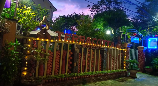Кровать в общем номере Terra Cotta Homestay