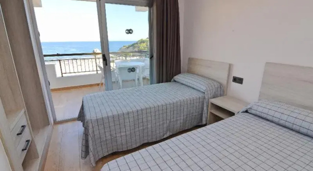 Апартаменты с 2 комнатами с балконом и с видом на море Apartamentos Odysea