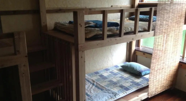 Кровать в общем номере (мужской номер) Asahi Guest House
