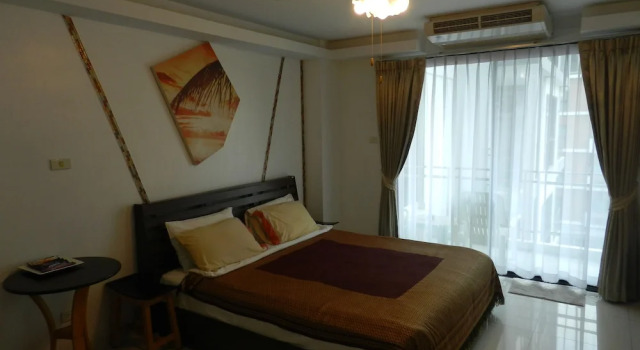 Люкс Deluxe с балконом и с красивым видом из окна Apartments Alex Group NEOcondo Pattaya