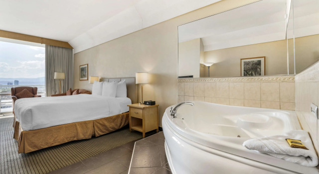 Двухместный номер Standard с балконом Best Western Plus Kelowna Hotel & Suites