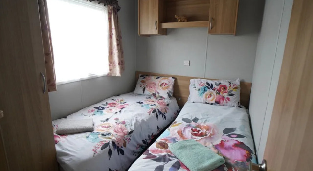 Pets go Free 3 Bedroom Caravan at Heacham Beach, Book Feriehus Sommerhuse i Heacham, Hytte
