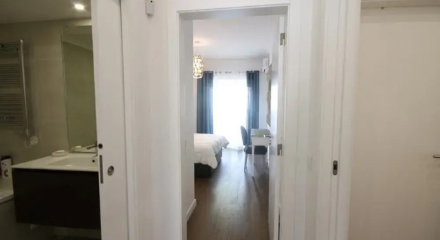 05 Estefanias Apartment, Забронировать Апартаменты/квартира Арроюш Лиссабон, рядом с Станция метро Sao Sebastiao — Проспект Герцога Авила