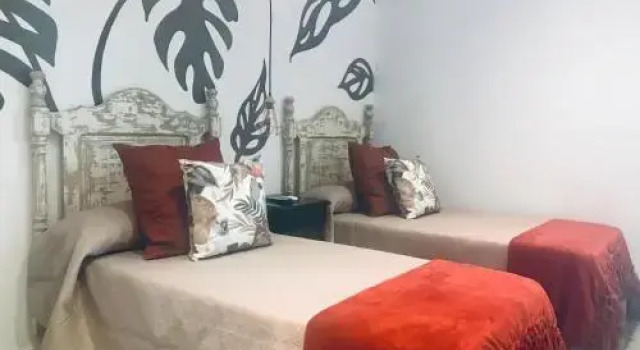 Hostal El Caprichito Marbella, Забронировать Отель Марбелья Коста-дель-Соль, рядом с Автобусный вокзал Марбельи
