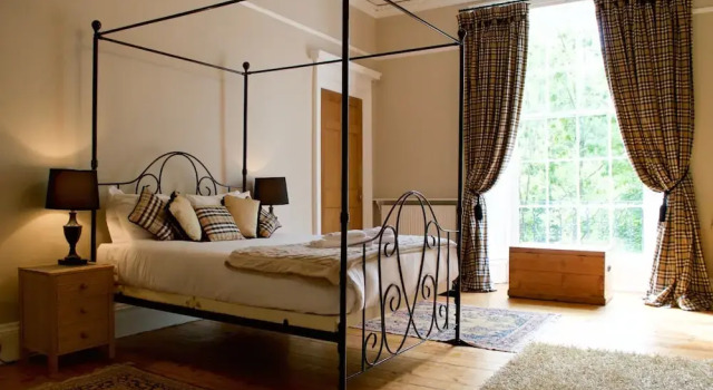 4 Bedroom Georgian Flat In New Town, Забронировать Апартаменты/квартира Новый город Эдинбург, рядом с Железнодорожный вокзал Эдинбург-Уэверли