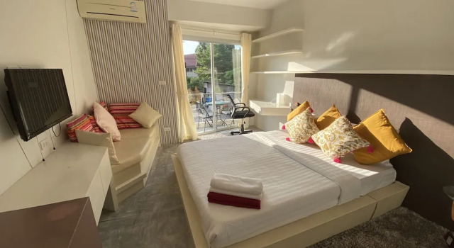 Студия с балконом Condo Studio B at Replay E305