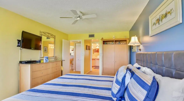 Land's End 204 Building 7 Private Balcony / Beachfront Condo!