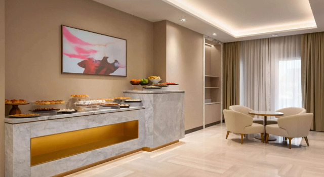 Ramada by Wyndham Hotel Riyadh, Buchen Sie Hotel Hotels in Provinz Riad mit Frühstück, Frühstück