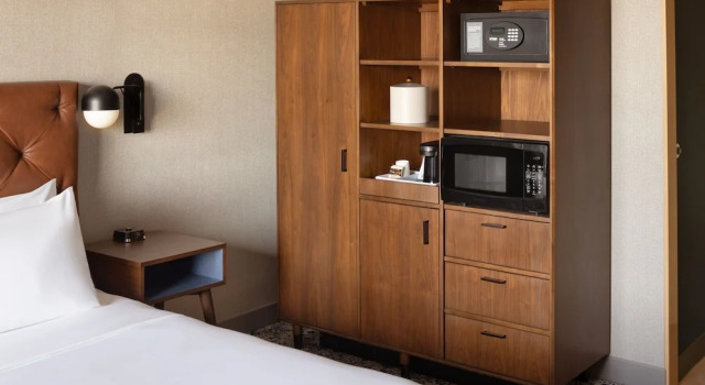Четырёхместный номер Standard с видом на город Four Points by Sheraton Penticton at the Convention Centre